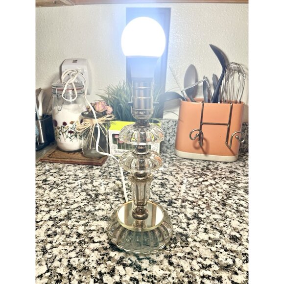 Vintage Clear Pressed Glass Table Boudoir Lamp Mid Century Vanity WORKS Regency - Picture 11 of 11